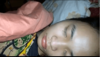 Địt trộm con nhỏ em họ đang ngủ say ~ Sex Việt